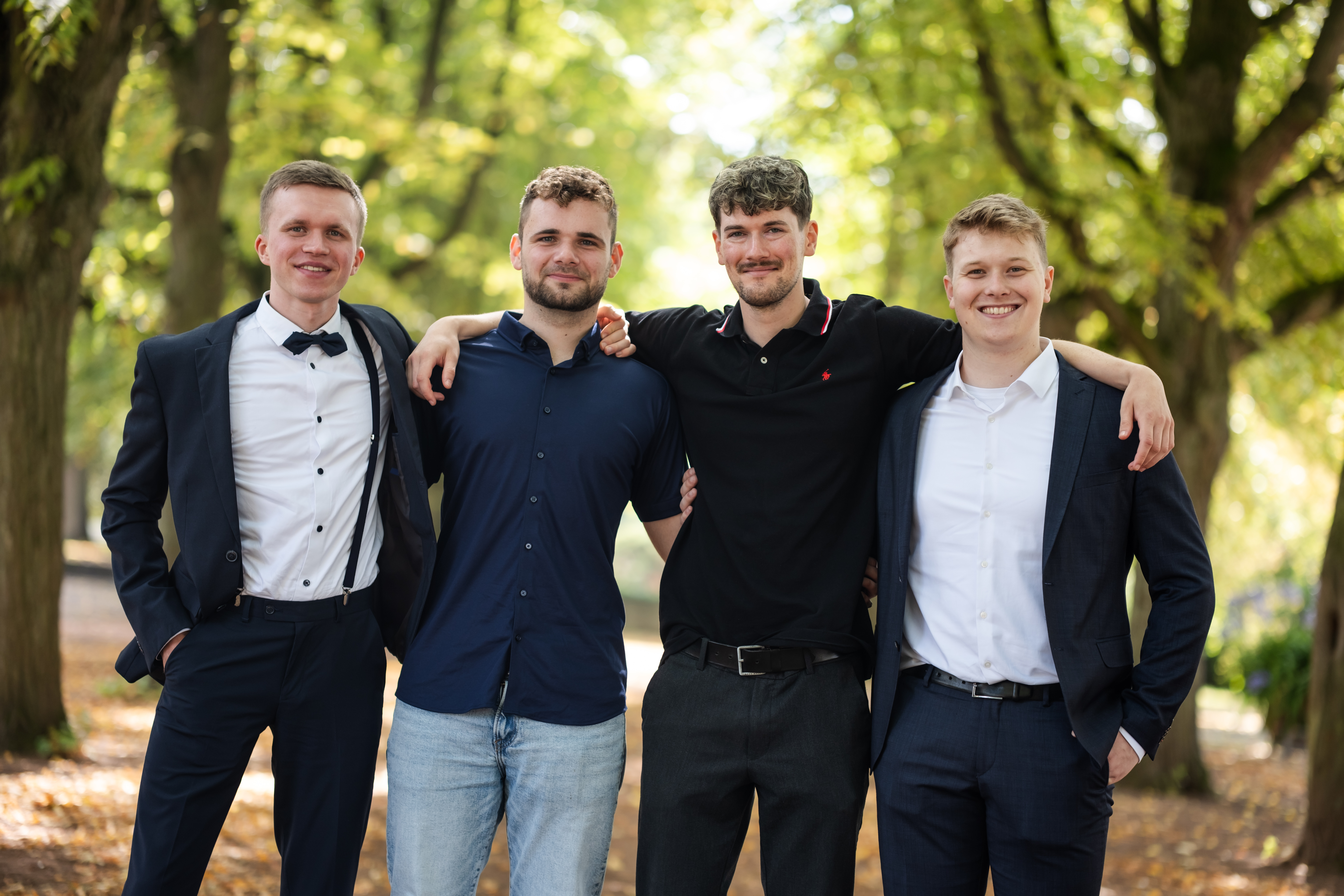 Gruppenbild Absolventen Bachelorstudiengänge Leibniz FH